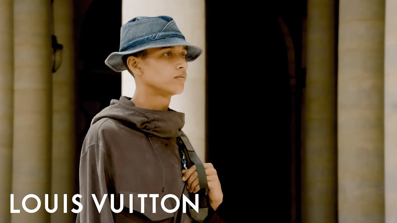 Kim Jones'un Paris'te sunduğu Louis Vuitton defilesinden öne çıkanlar